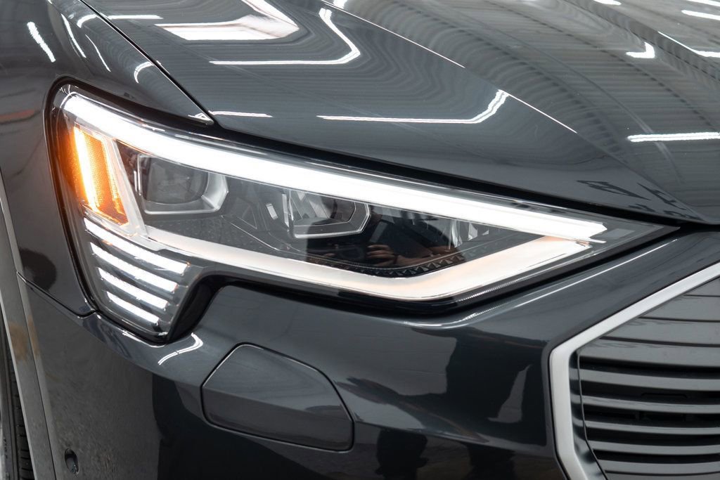 Used 2021 Audi e-tron Premium Plus w/ Premium Plus Package image 47