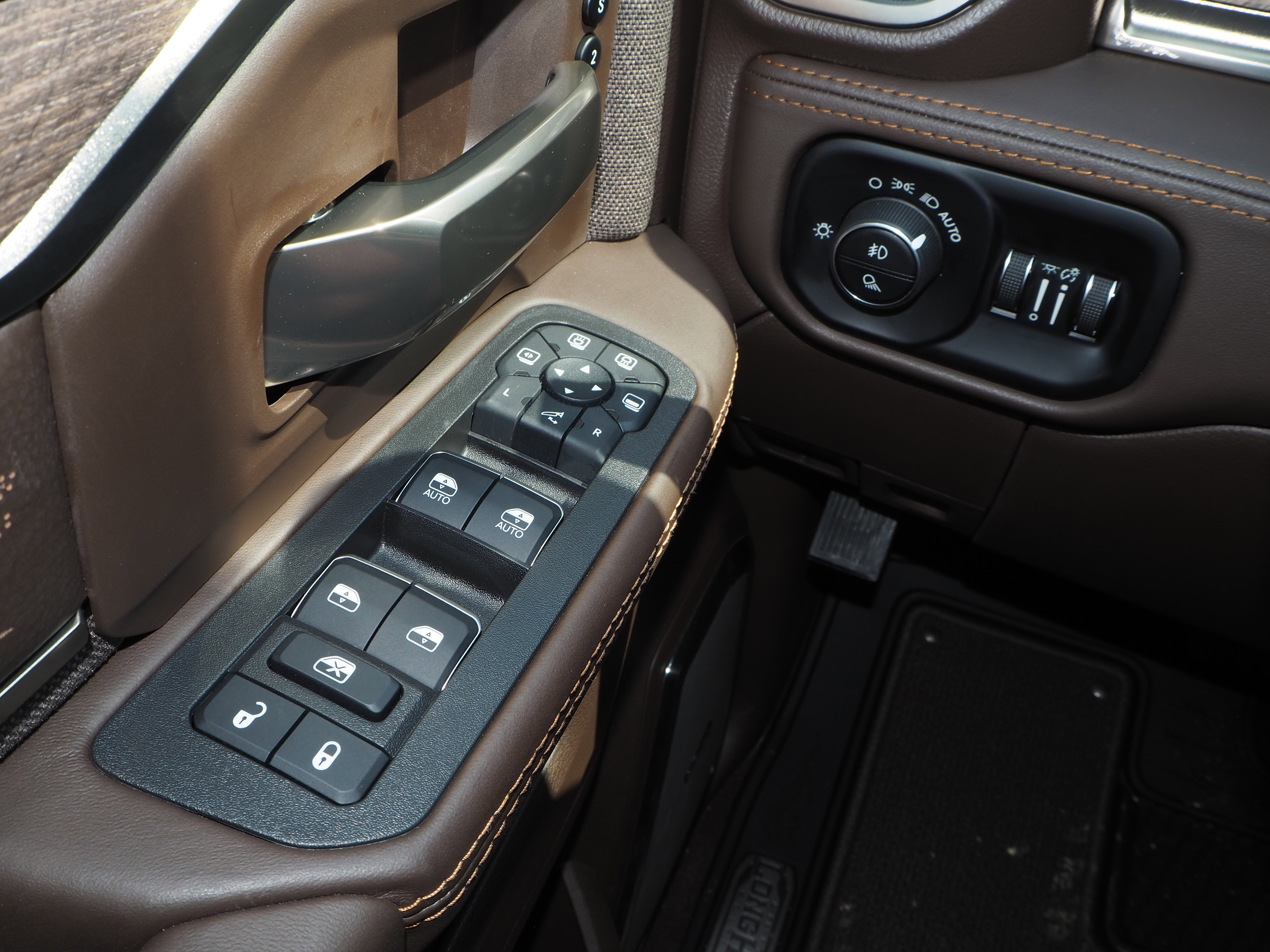 New 2025 RAM 2500 Limited AWD/4WD image 32