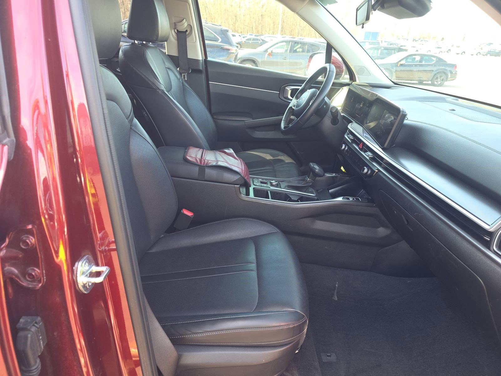 Used 2024 Kia Sorento S image 8