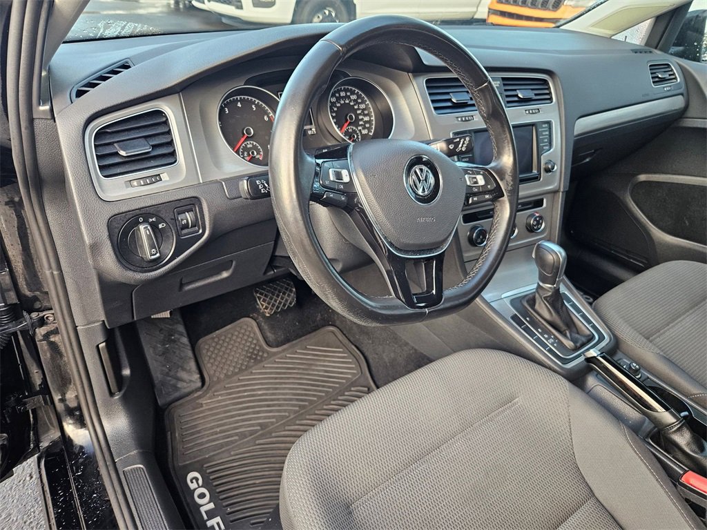 Used 2017 Volkswagen Golf 4-Door image 13