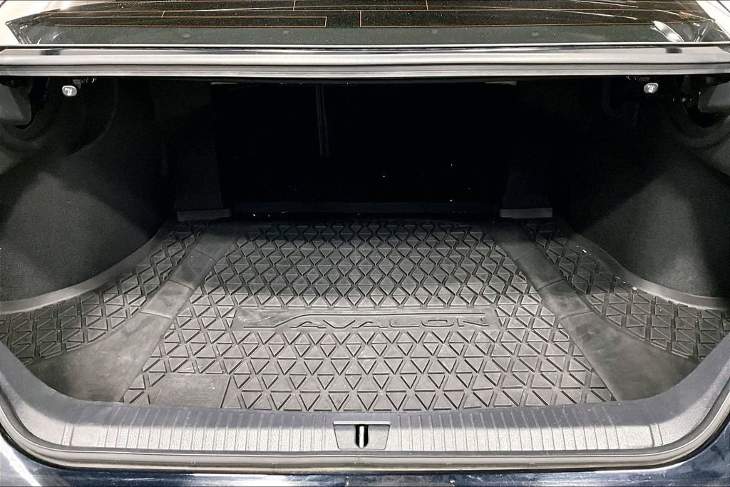 Used 2022 Toyota Avalon Touring w/ Advanced Safety Package image 7
