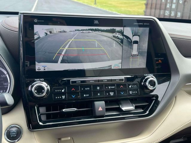 Used 2022 Toyota Highlander Limited AWD/4WD image 16