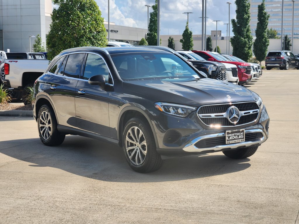Used 2024 Mercedes-Benz GLC 300 4MATIC image 3