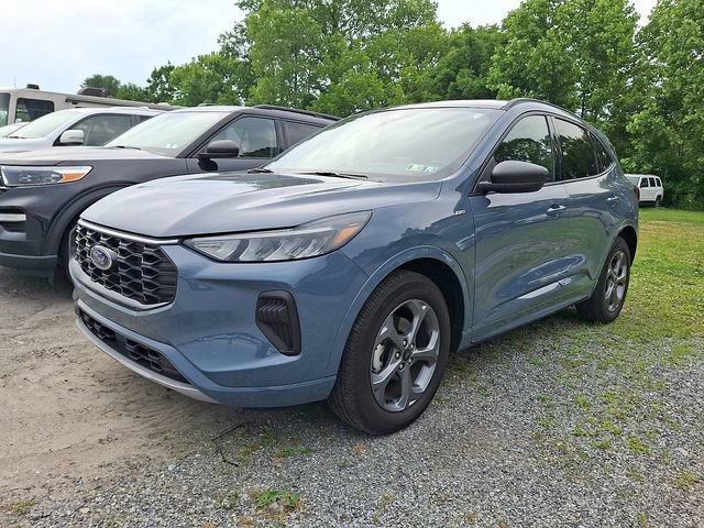 Used 2023 Ford Escape ST-Line w/ Tech Pack #1 AWD/4WD image 3