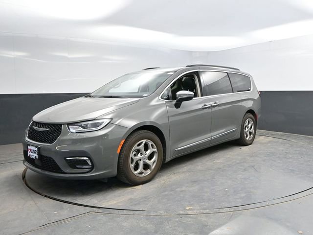 Used 2023 Chrysler Pacifica Limited FWD image 5