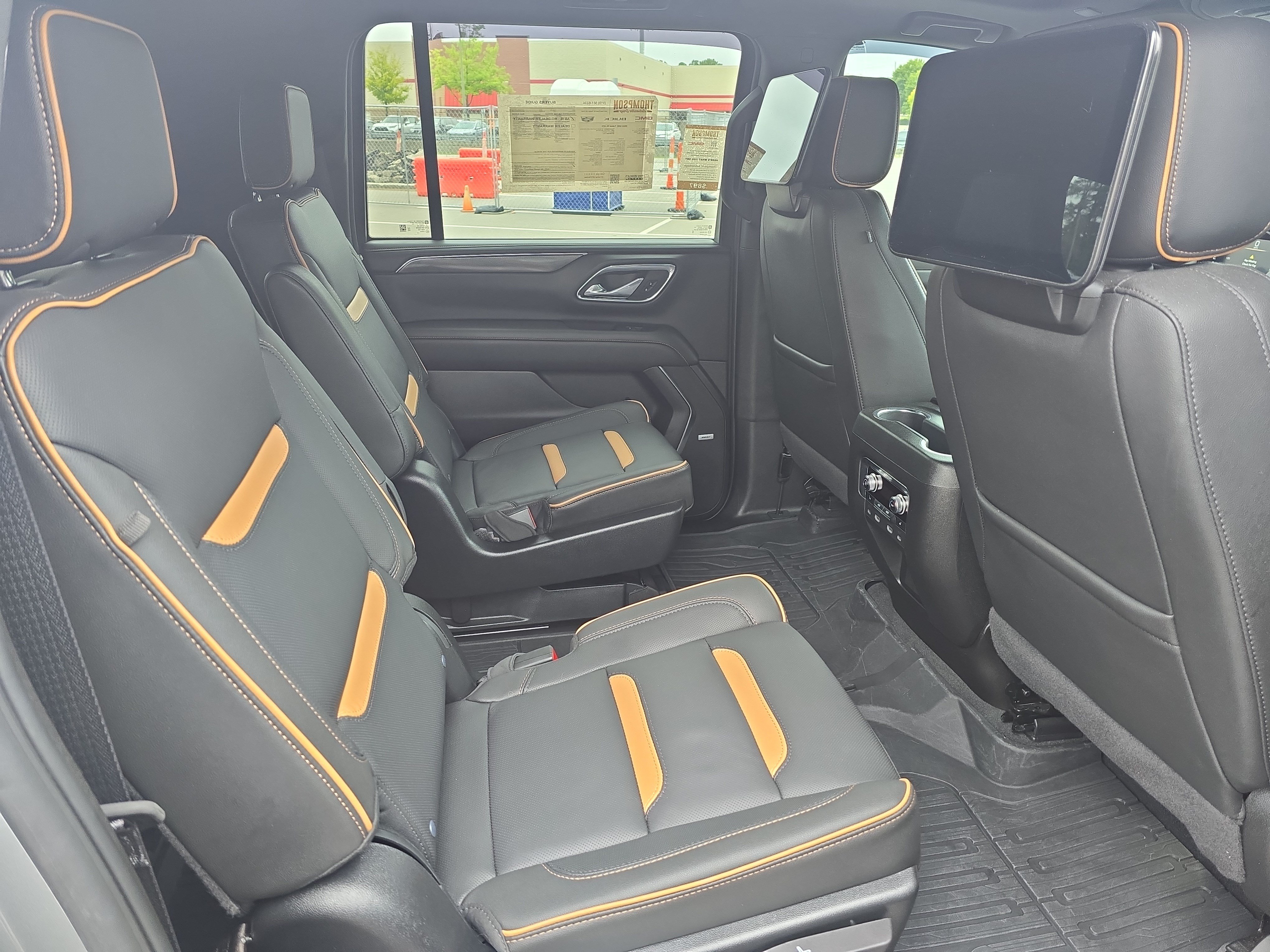 Used 2024 GMC Yukon XL AT4 w/ Technology Package AWD/4WD image 11