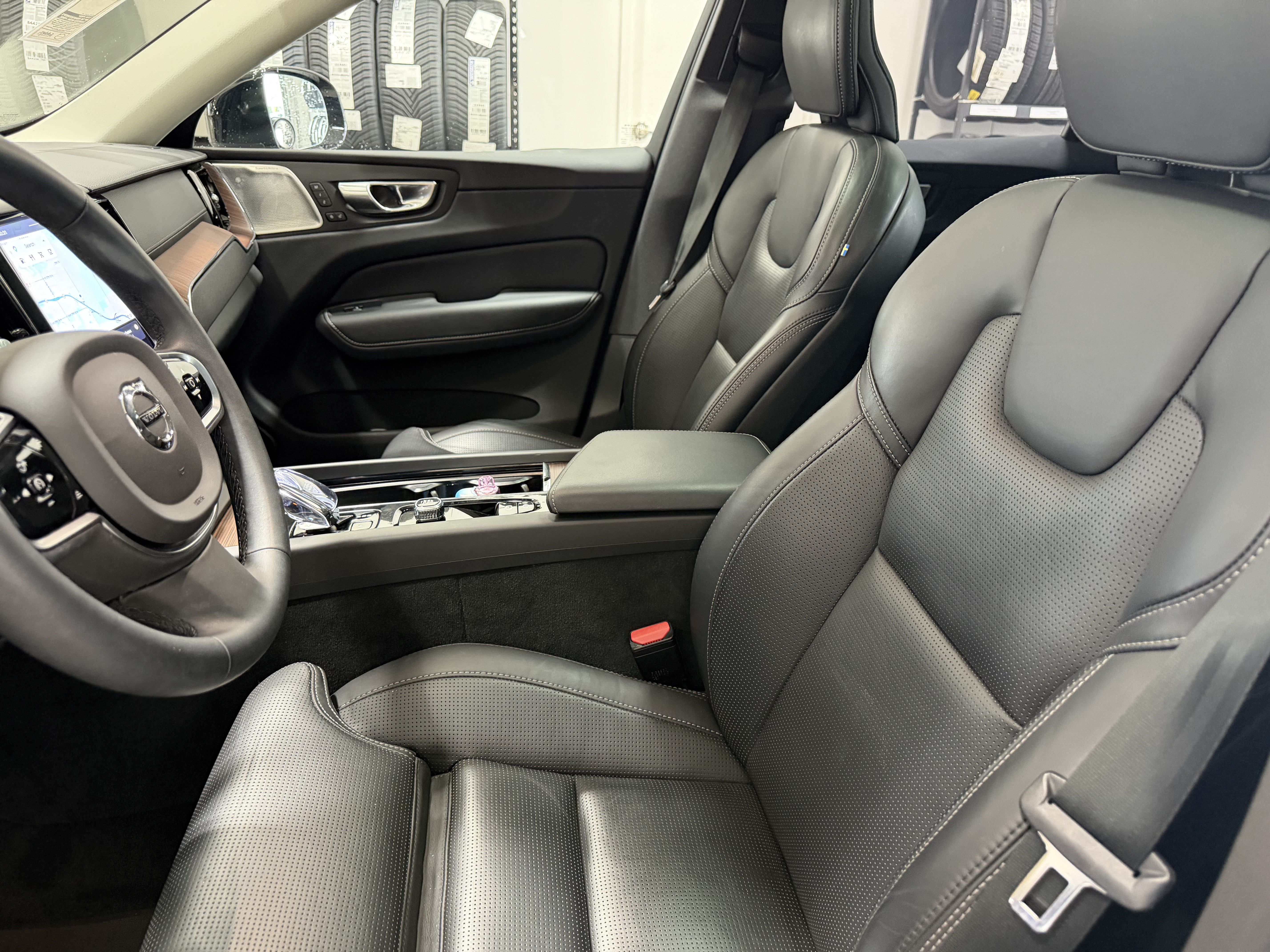 Used 2023 Volvo XC60 B6 Ultimate w/ Climate Package AWD/4WD image 9