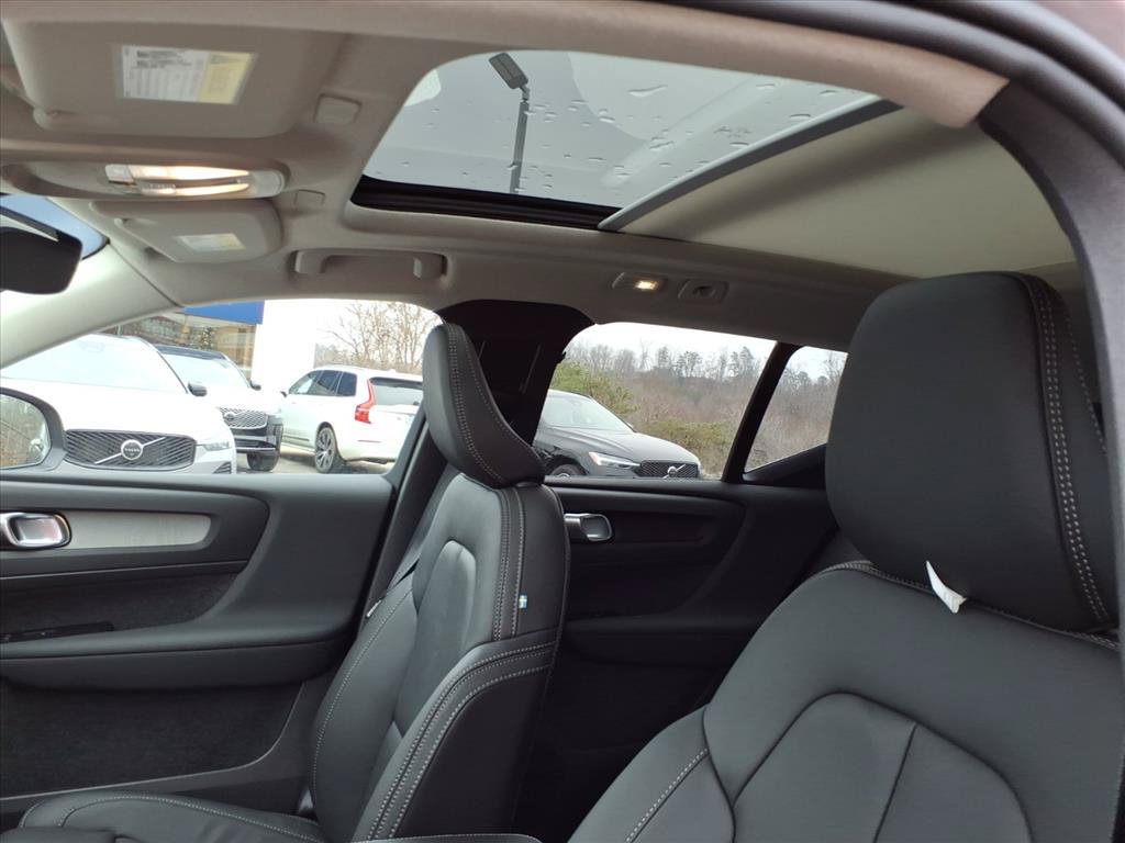 Certified 2026 Volvo XC40 B5 Plus w/ Climate Package AWD/4WD image 11