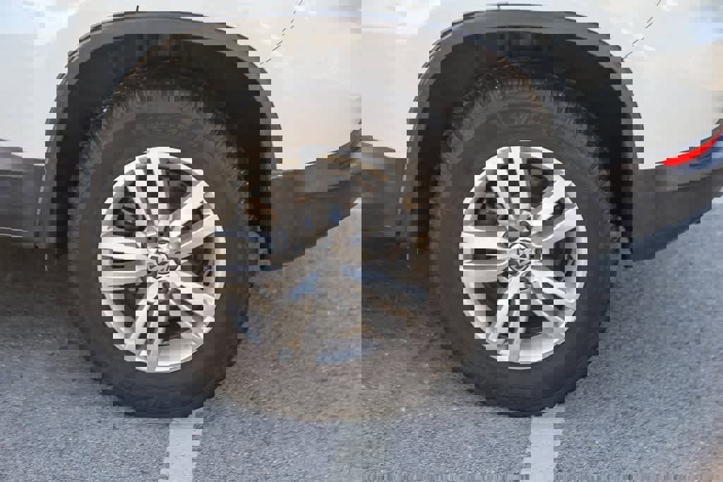 Used 2017 Volkswagen Tiguan S image 9