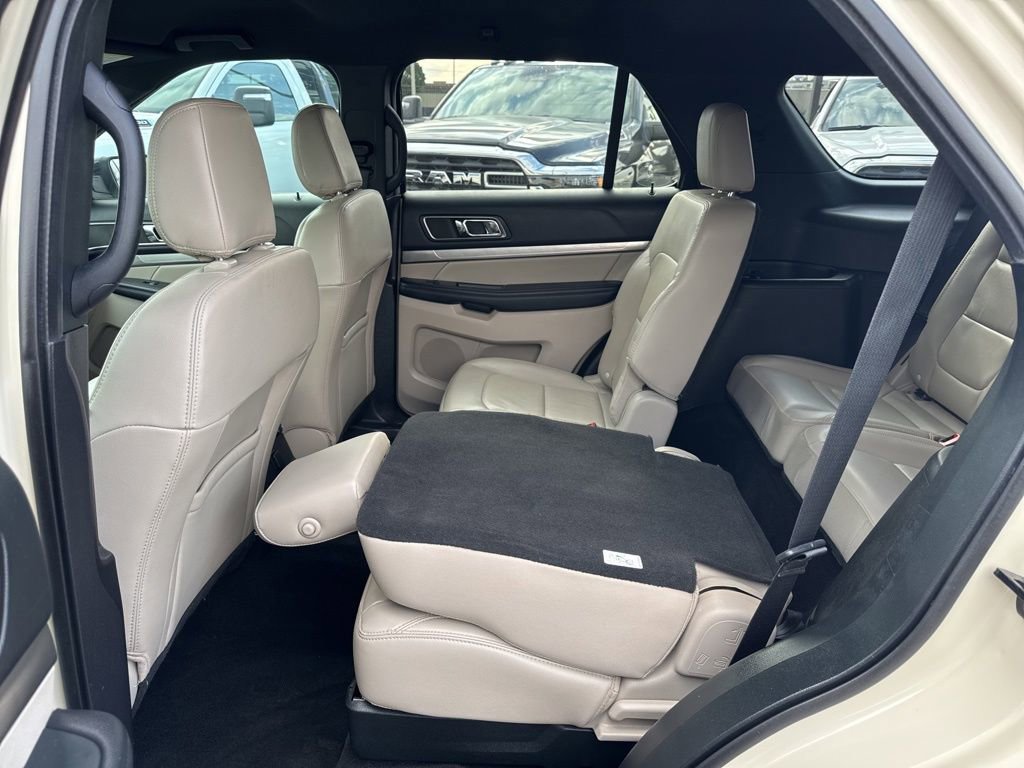 Used 2018 Ford Explorer XLT w/ Equipment Group 202A FWD image 23