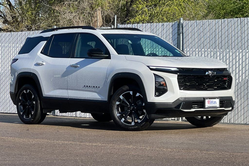 Used 2025 Chevrolet Equinox RS w/ Safety and Technology Package AWD/4WD image 2