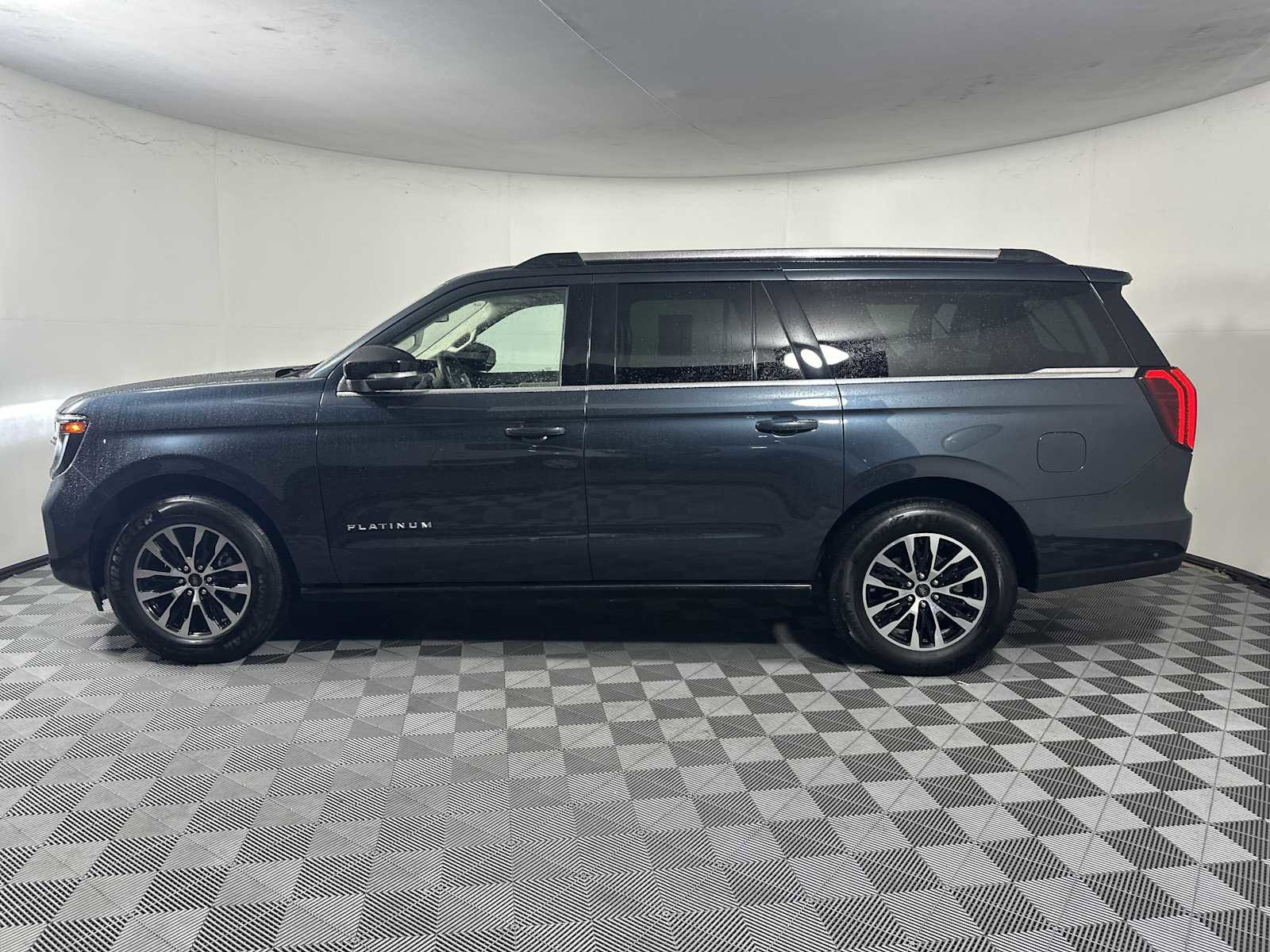 Used 2025 Ford Expedition Max Platinum AWD/4WD image 4