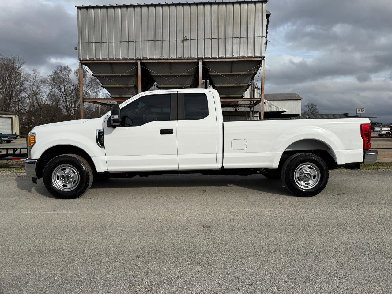 Used 2017 Ford F350 XL image 2
