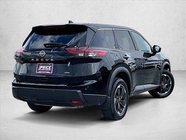 Used 2025 Nissan Rogue SV AWD/4WD image 2