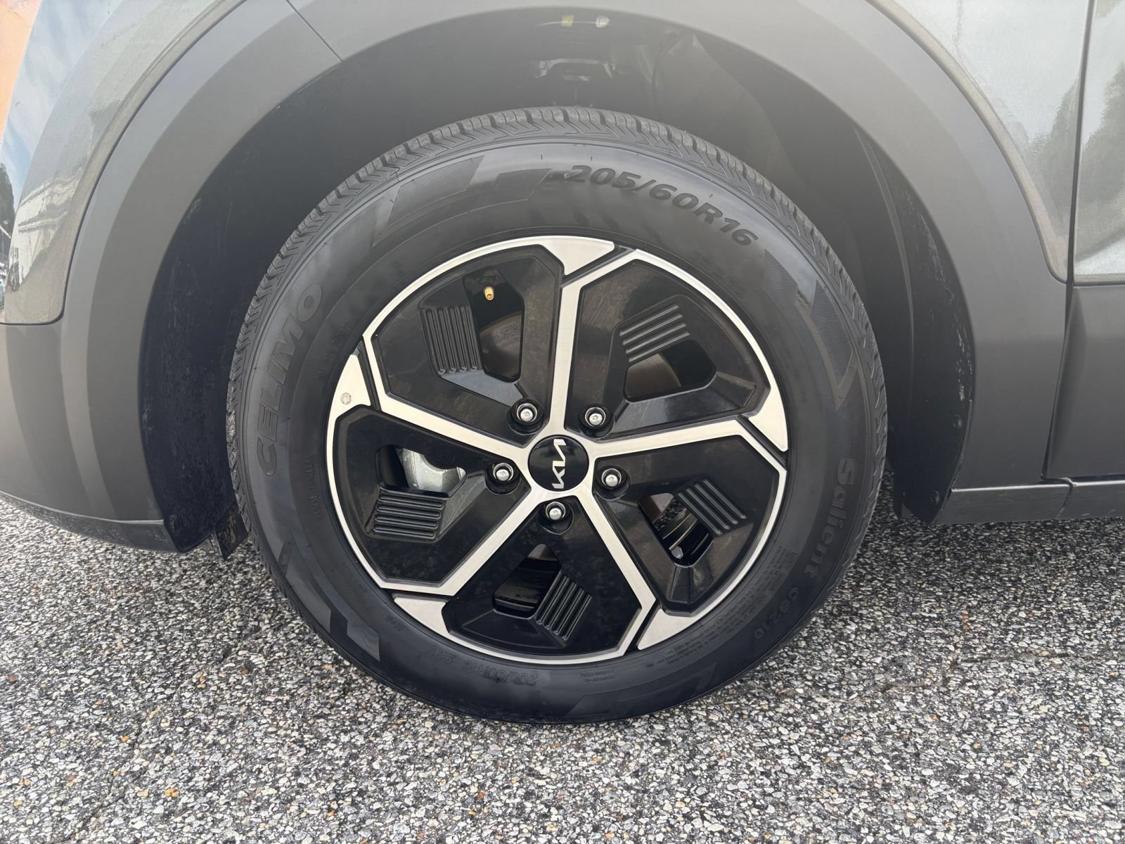 Used 2026 Kia Niro LX FWD image 28