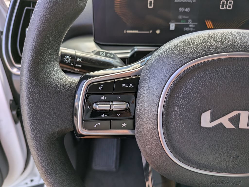 Certified 2025 Kia Sorento LX FWD image 30
