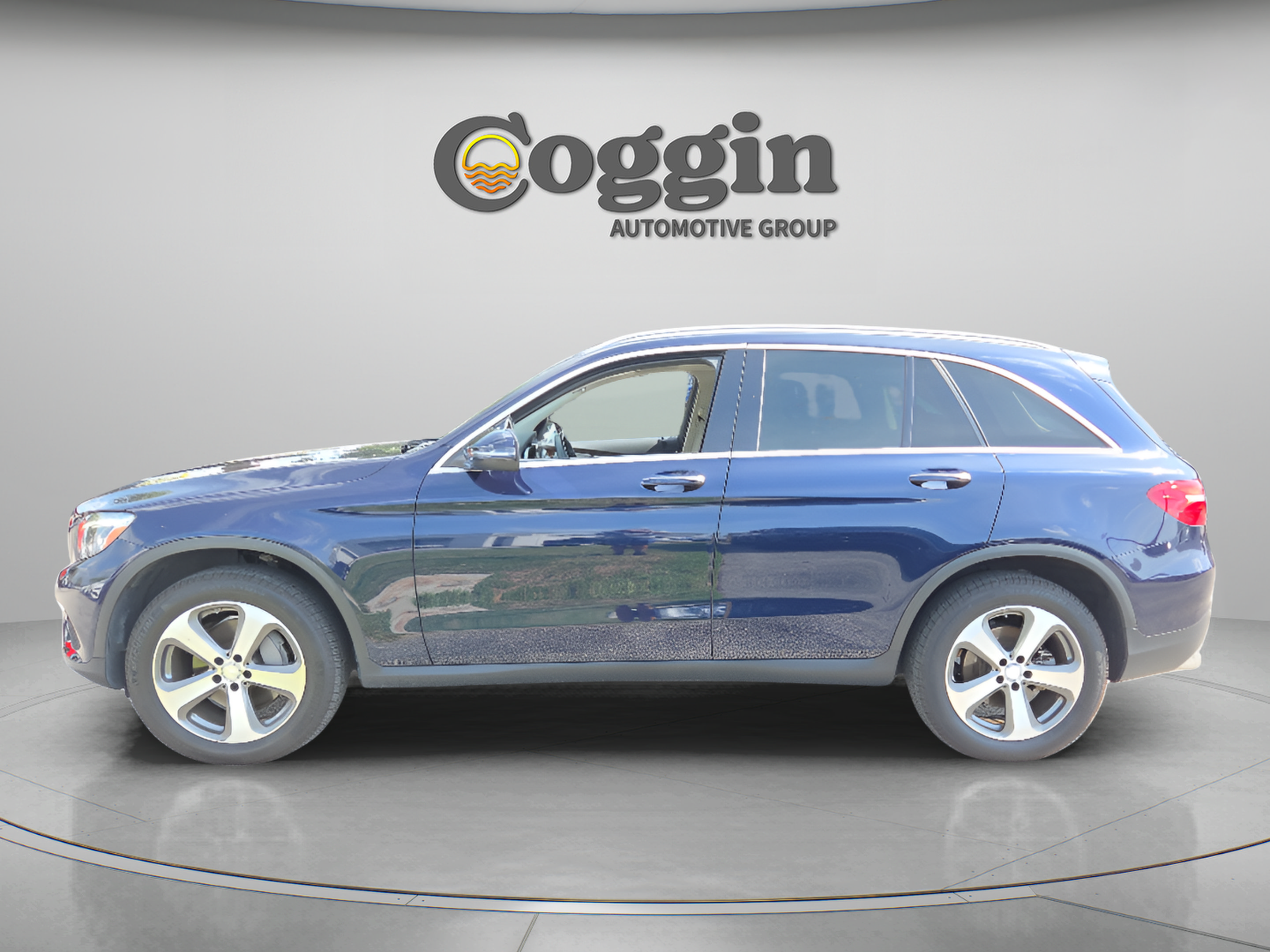 Used 2017 Mercedes-Benz GLC 300 image 2