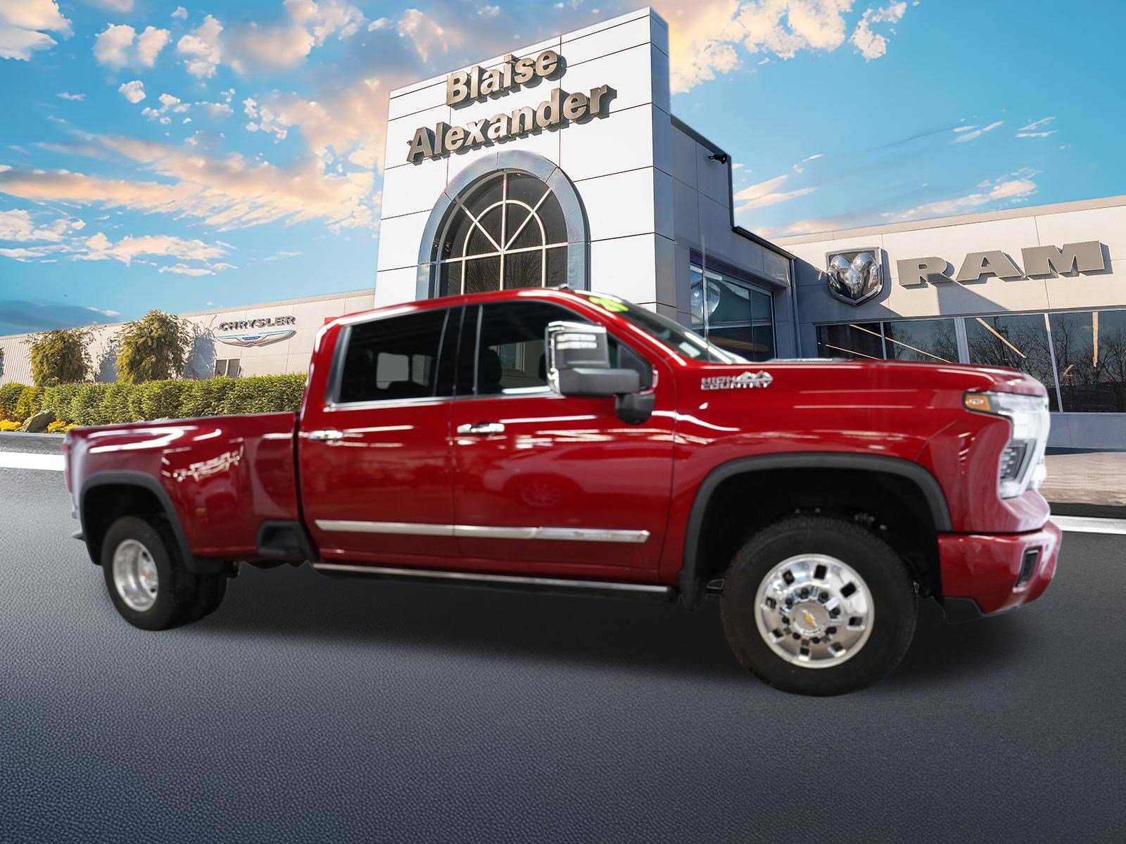 Used 2024 Chevrolet Silverado 3500 High Country w/ High Country Premium Package image 2