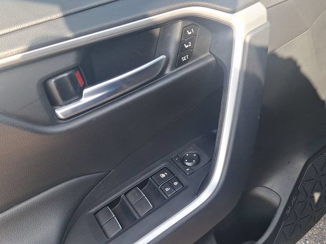 Used 2019 Toyota RAV4 XLE Premium w/ Advanced Technology Package FWD image 11