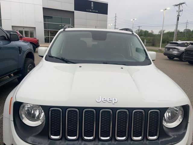 Used 2017 Jeep Renegade Latitude w/ Cold Weather Group AWD/4WD image 3