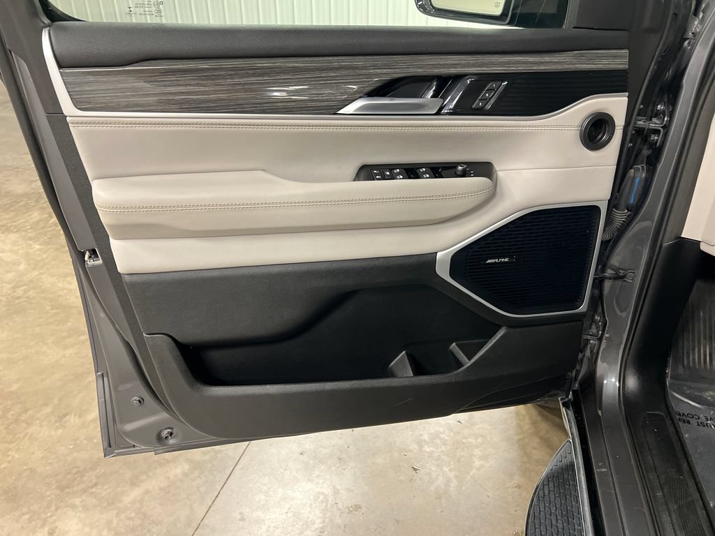 Used 2022 Jeep Wagoneer Series III w/ Flexible Seating Group AWD/4WD image 16