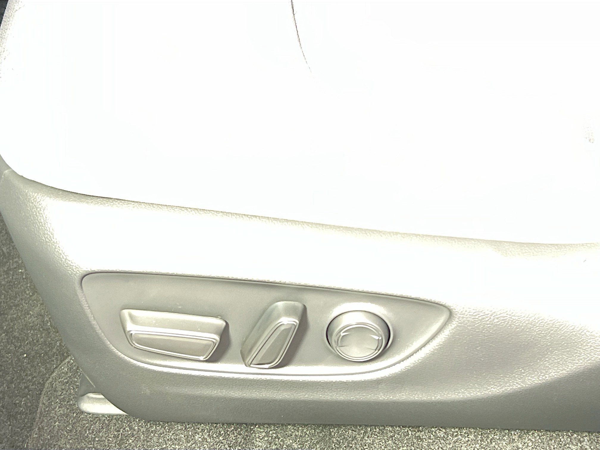 New 2025 Toyota RAV4 XLE image 15