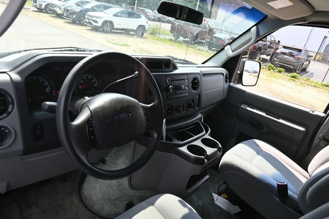 Used 2009 Ford E-150 and Econoline 150 Wagon RWD image 11
