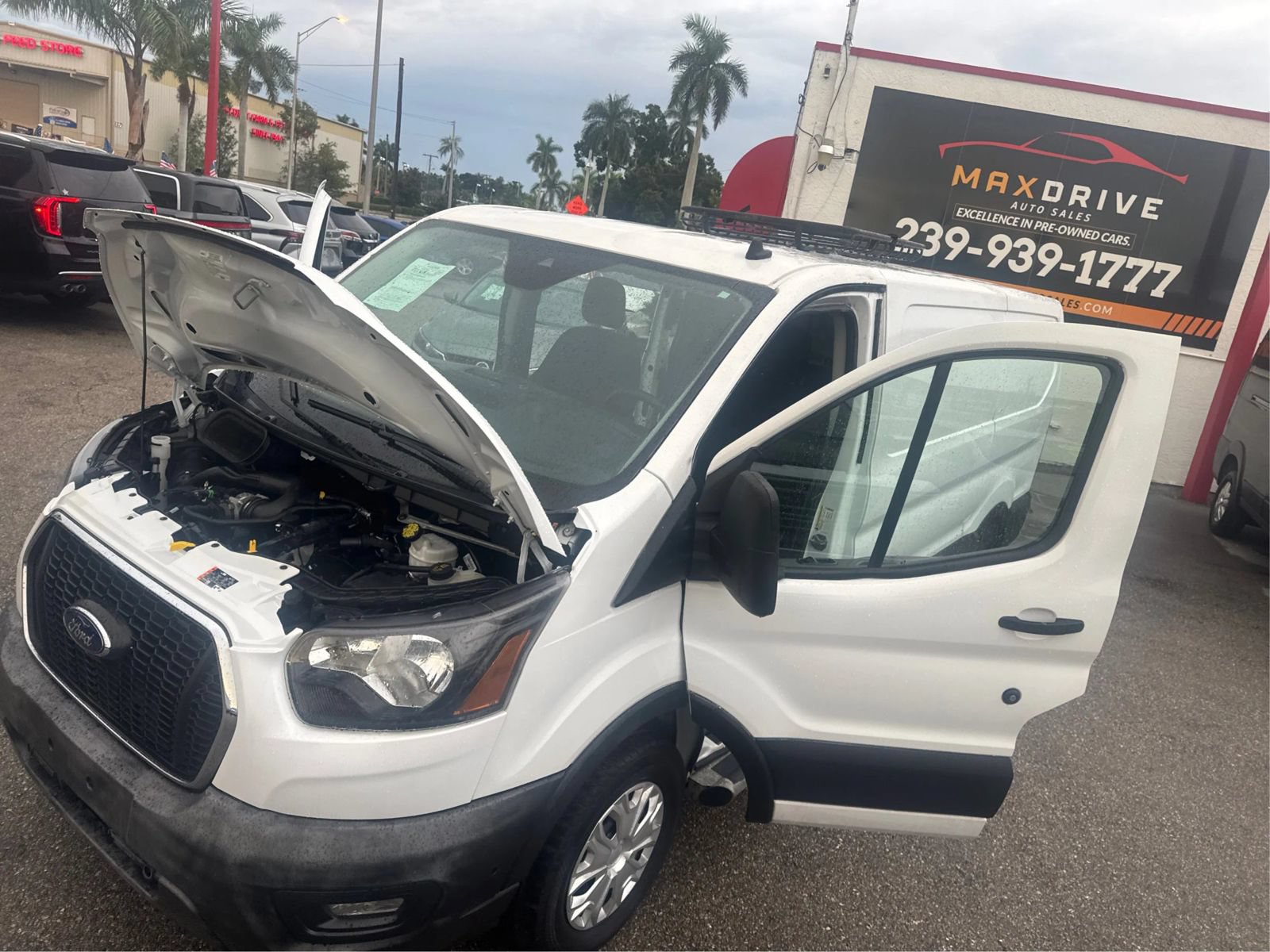 Used 2023 Ford Transit 250 Low Roof w/ Exterior Upgrade Package RWD image 12