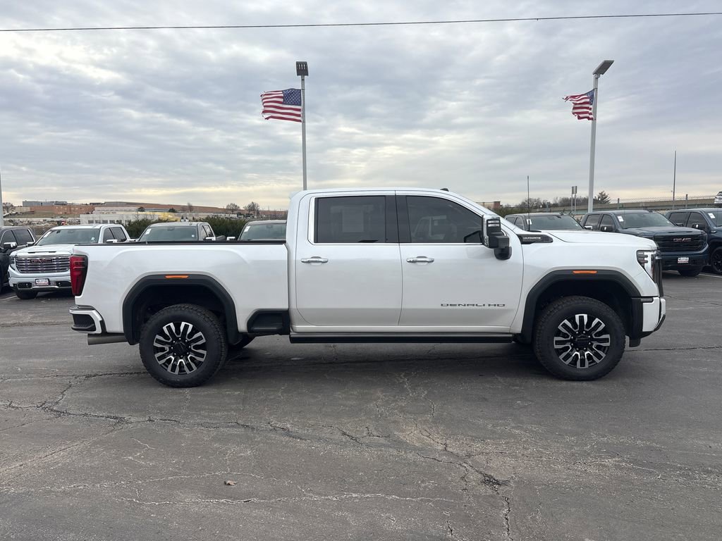 Used 2024 GMC Sierra 3500 Denali Ultimate image 4