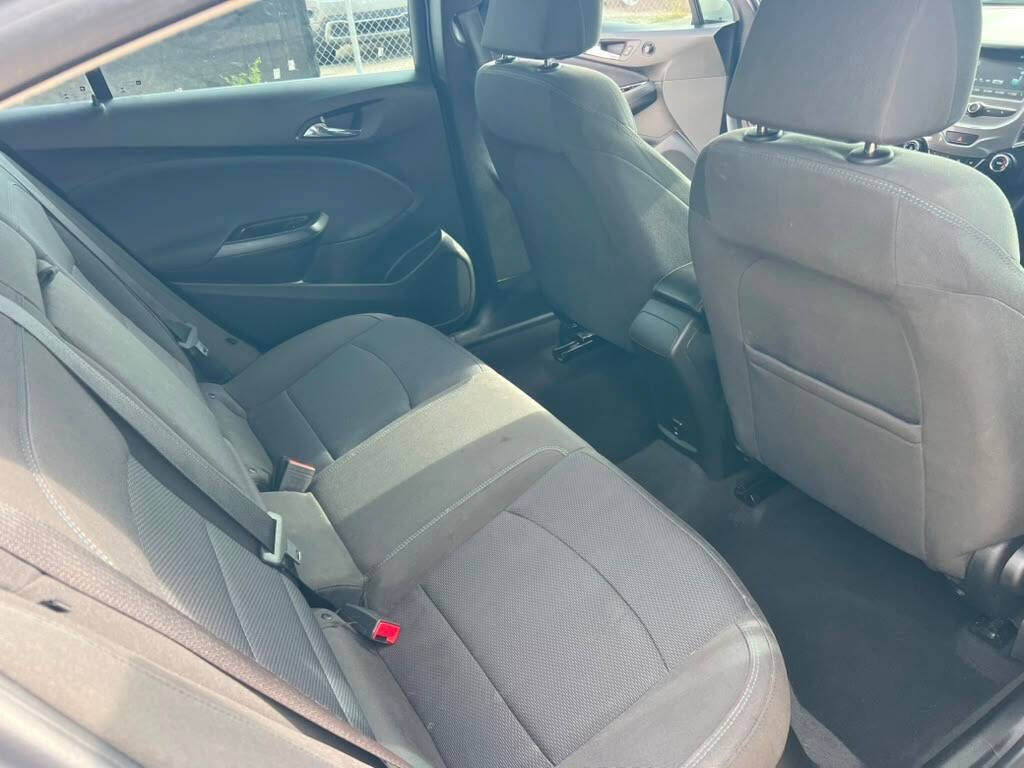 Used 2018 Chevrolet Cruze LT w/ Convenience Package FWD image 13
