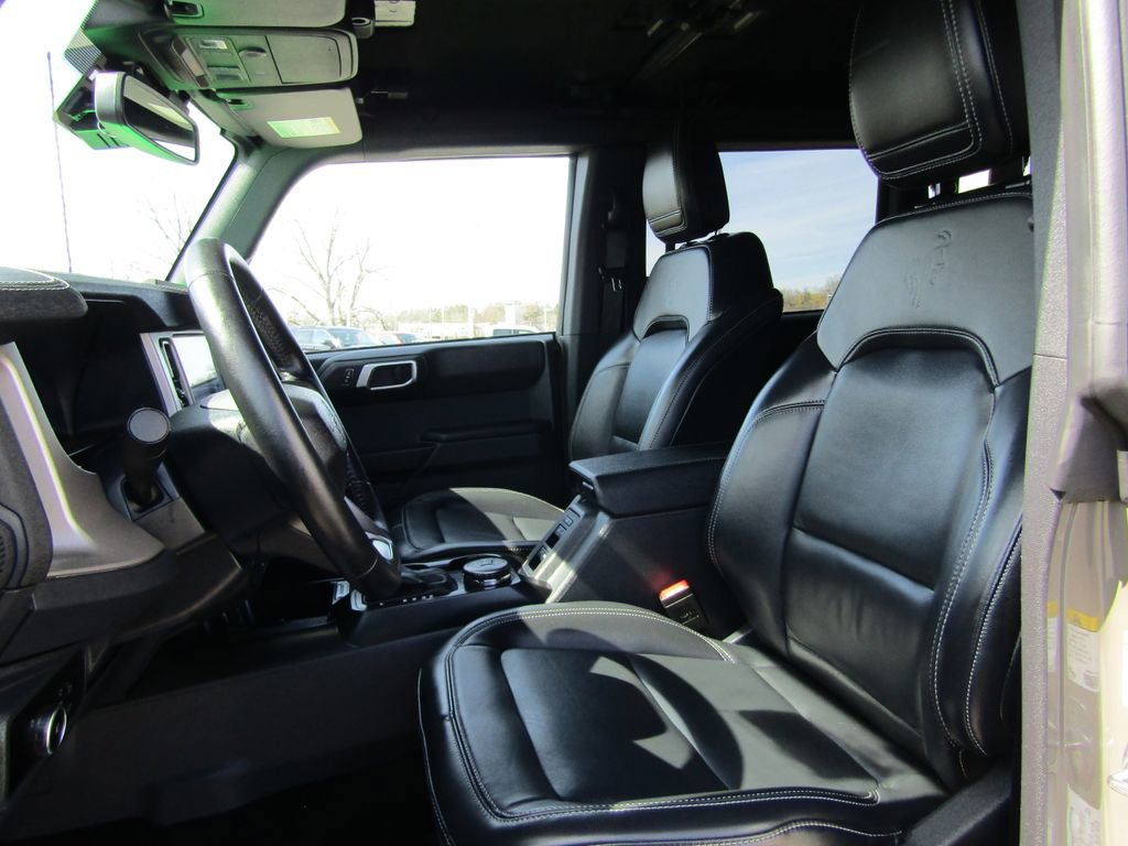 Used 2025 Ford Bronco Outer Banks AWD/4WD image 13
