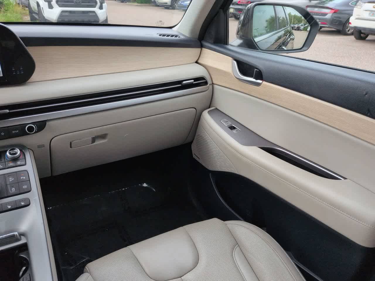 Used 2023 Hyundai Palisade Limited w/ Winter Package AWD/4WD image 17