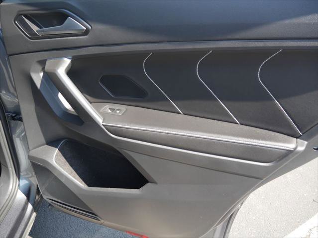 Used 2023 Volkswagen Tiguan SE w/ Panoramic Sunroof Package AWD/4WD image 28