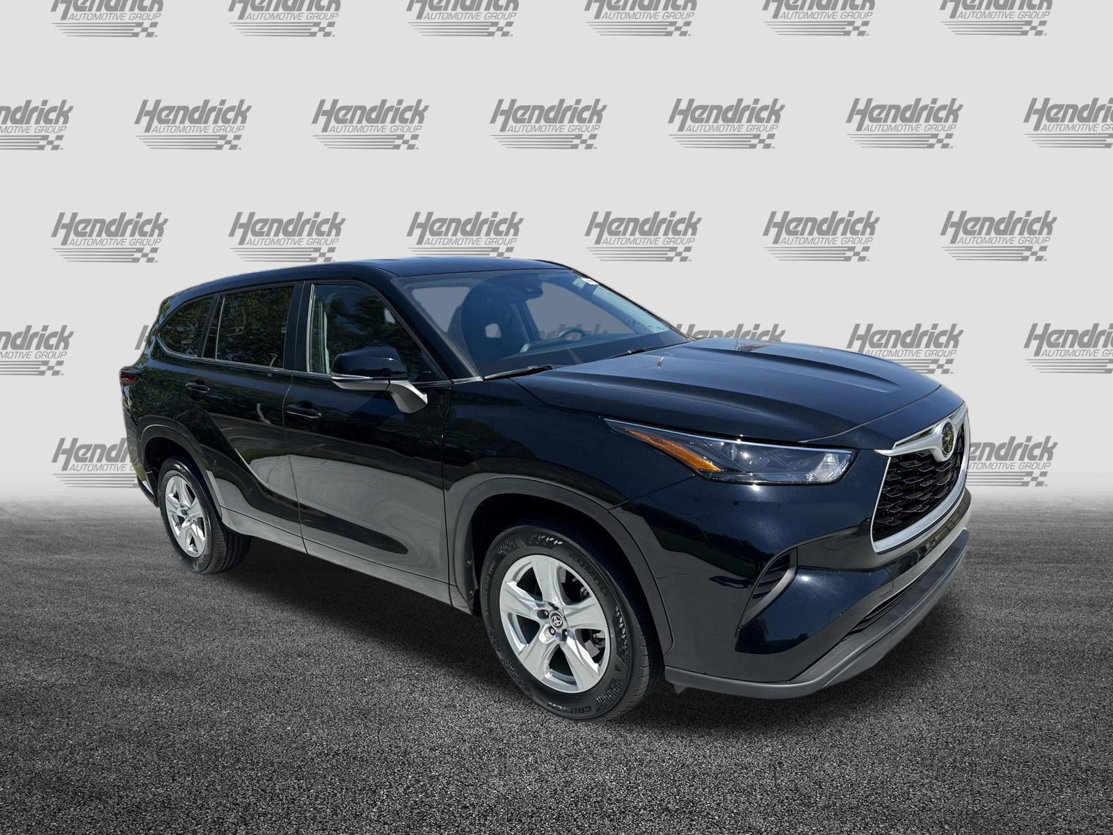 Used 2023 Toyota Highlander L FWD video 2