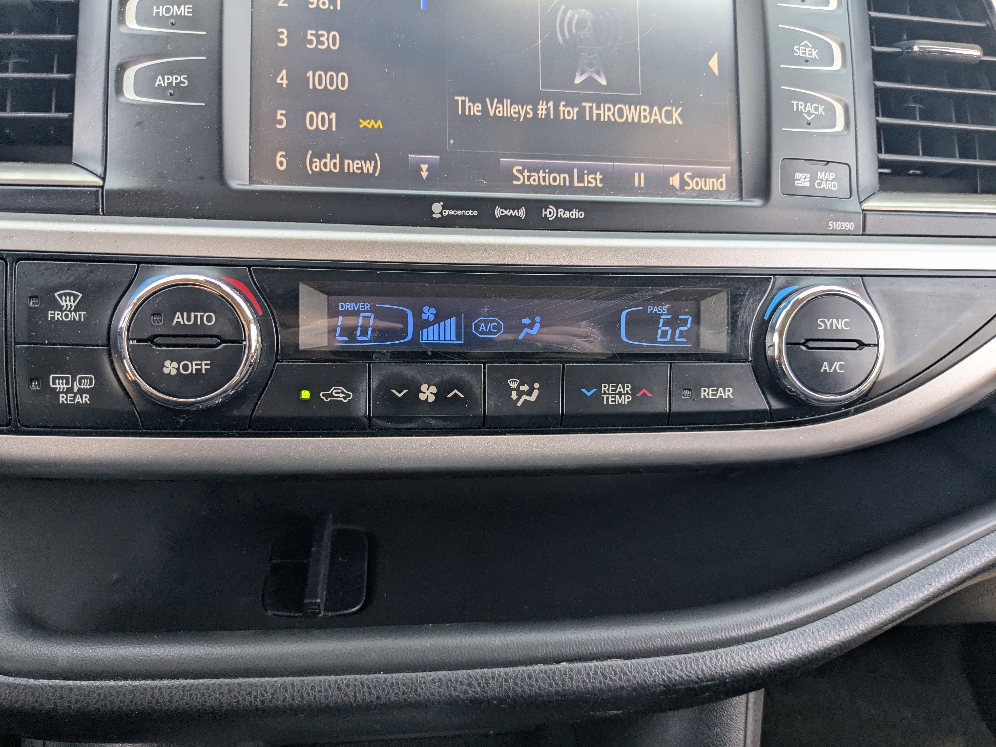 Used 2019 Toyota Highlander SE FWD image 24