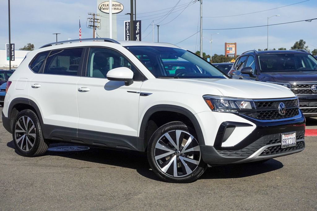 Used 2022 Volkswagen Taos SE image 2