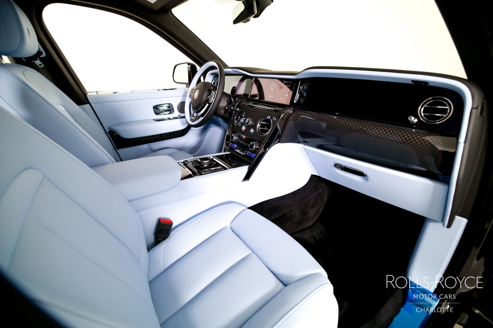 New 2026 Rolls-Royce Cullinan Black Badge image 37