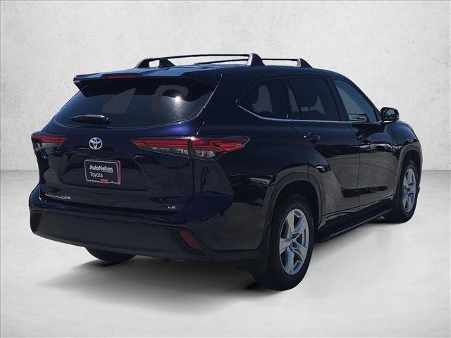 Used 2022 Toyota Highlander LE FWD image 5