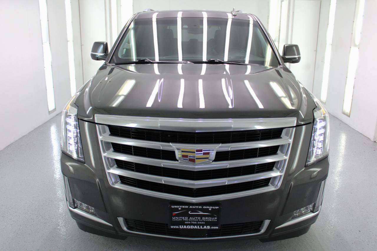 Used 2018 Cadillac Escalade Premium Luxury image 3