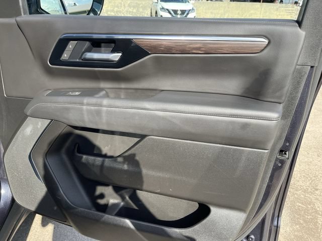 Used 2025 Chevrolet Suburban Z71 AWD/4WD image 16