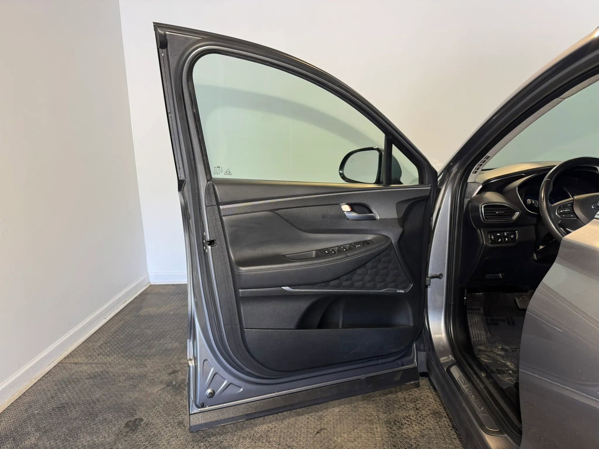 Used 2019 Hyundai Santa Fe Limited AWD/4WD image 7