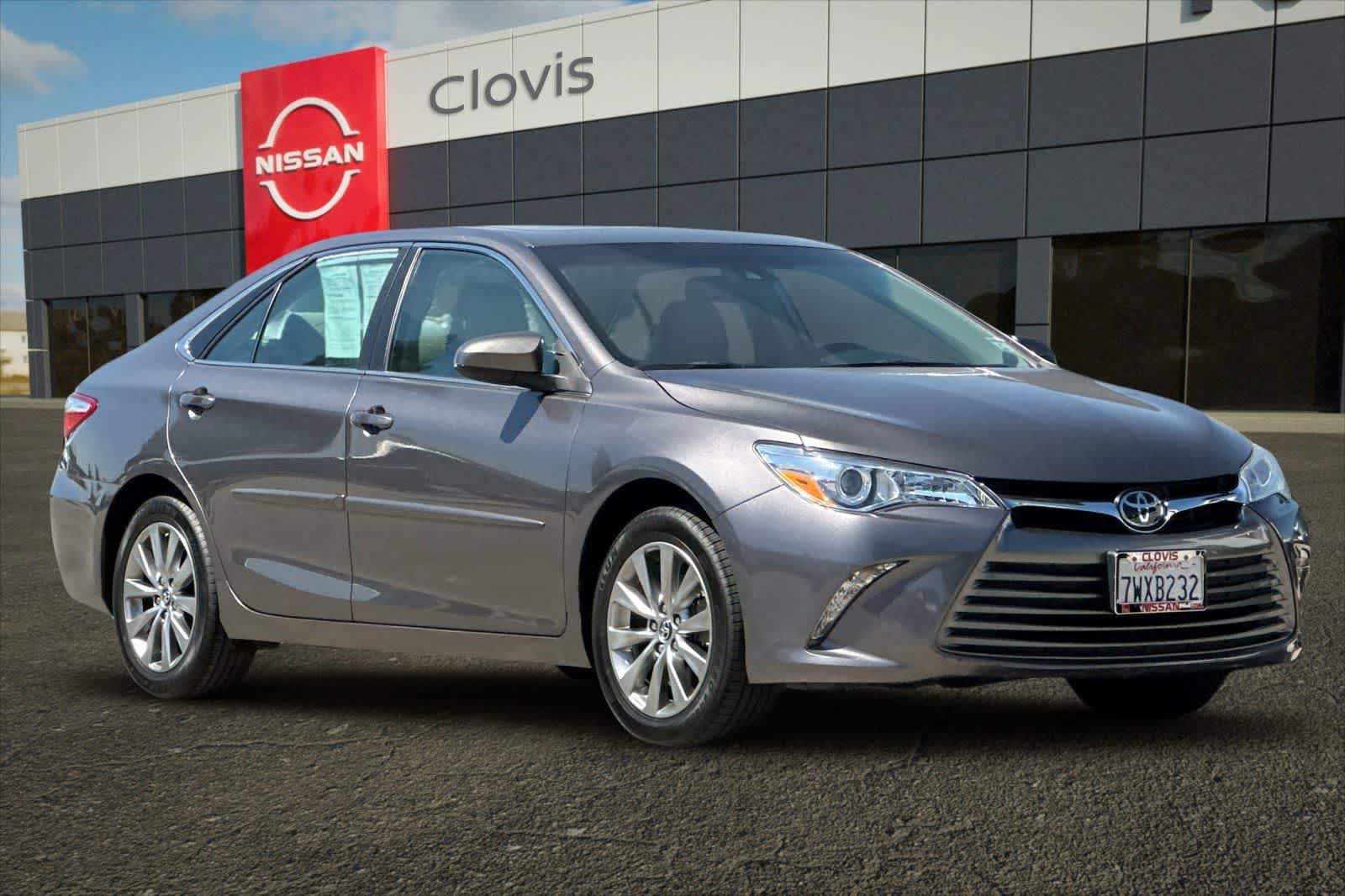 Used 2017 Toyota Camry XLE w/ Moonroof Package FWD image 10