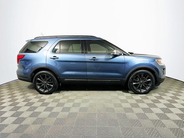 Used 2018 Ford Explorer XLT w/ Equipment Group 202A image 10