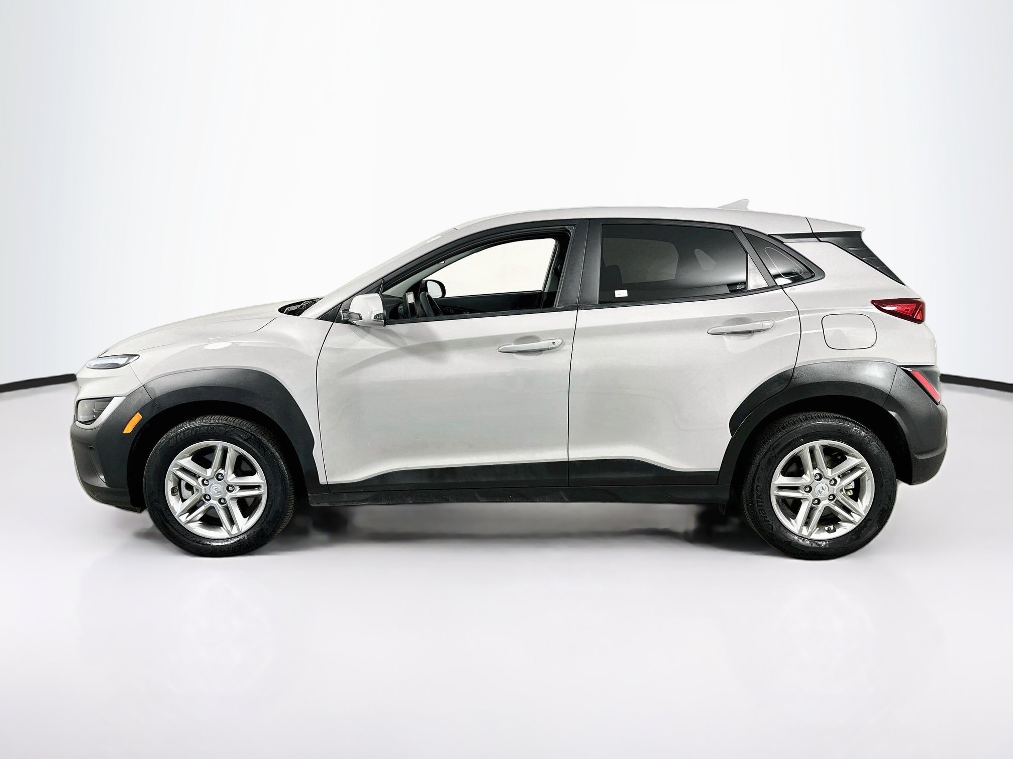 Used 2023 Hyundai Kona SE w/ Cargo Package AWD/4WD image 8
