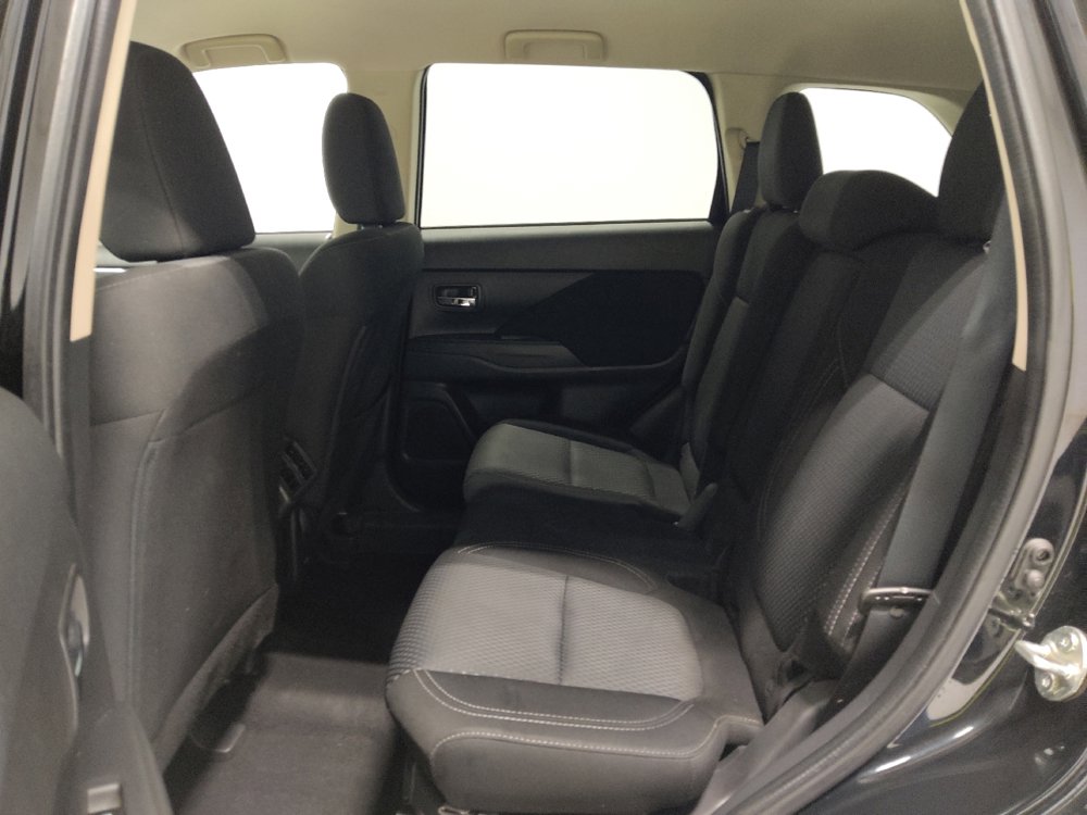 Used 2020 Mitsubishi Outlander ES image 18