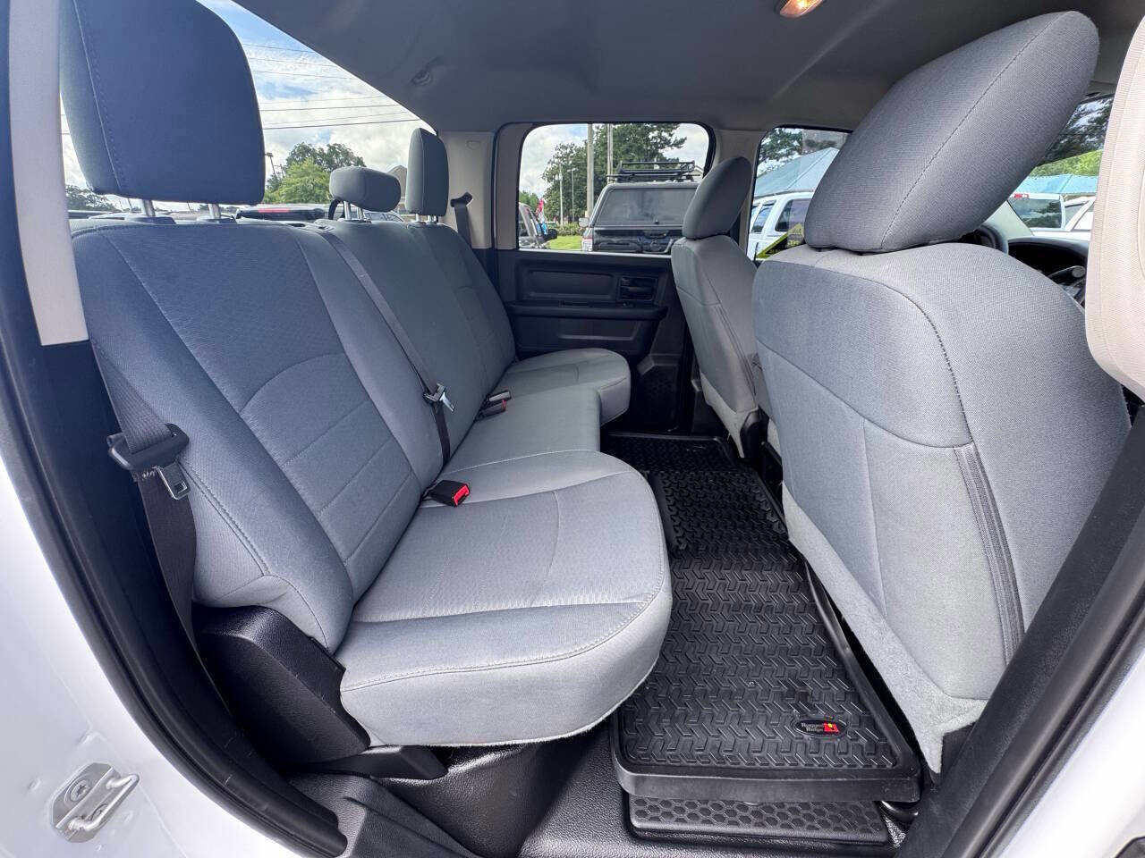 Used 2016 RAM 2500 Tradesman w/ Chrome Appearance Group image 33