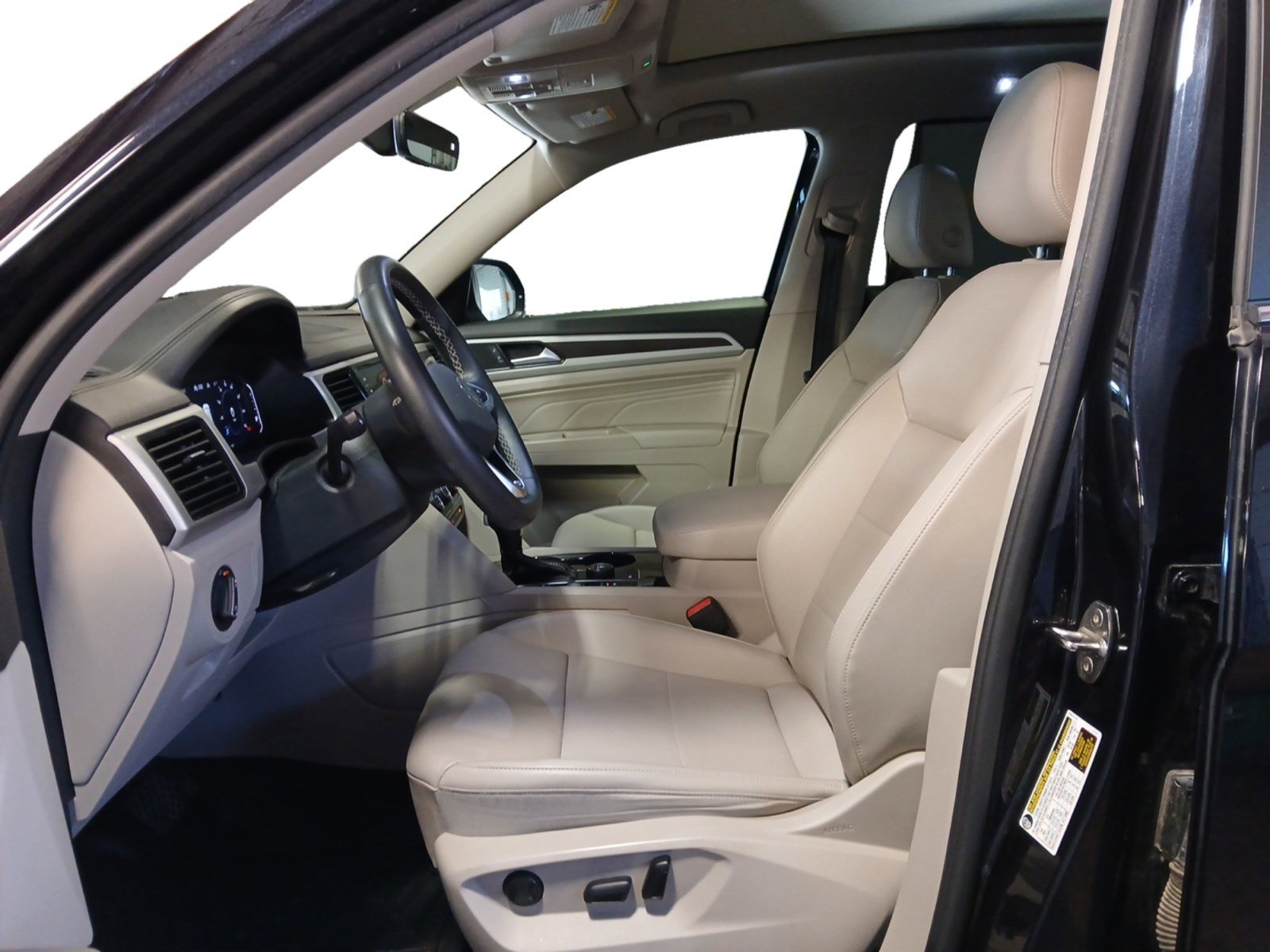 Used 2022 Volkswagen Atlas SE image 9