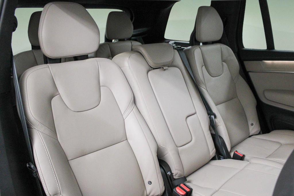 Certified 2025 Volvo XC90 B5 Ultra AWD/4WD image 28
