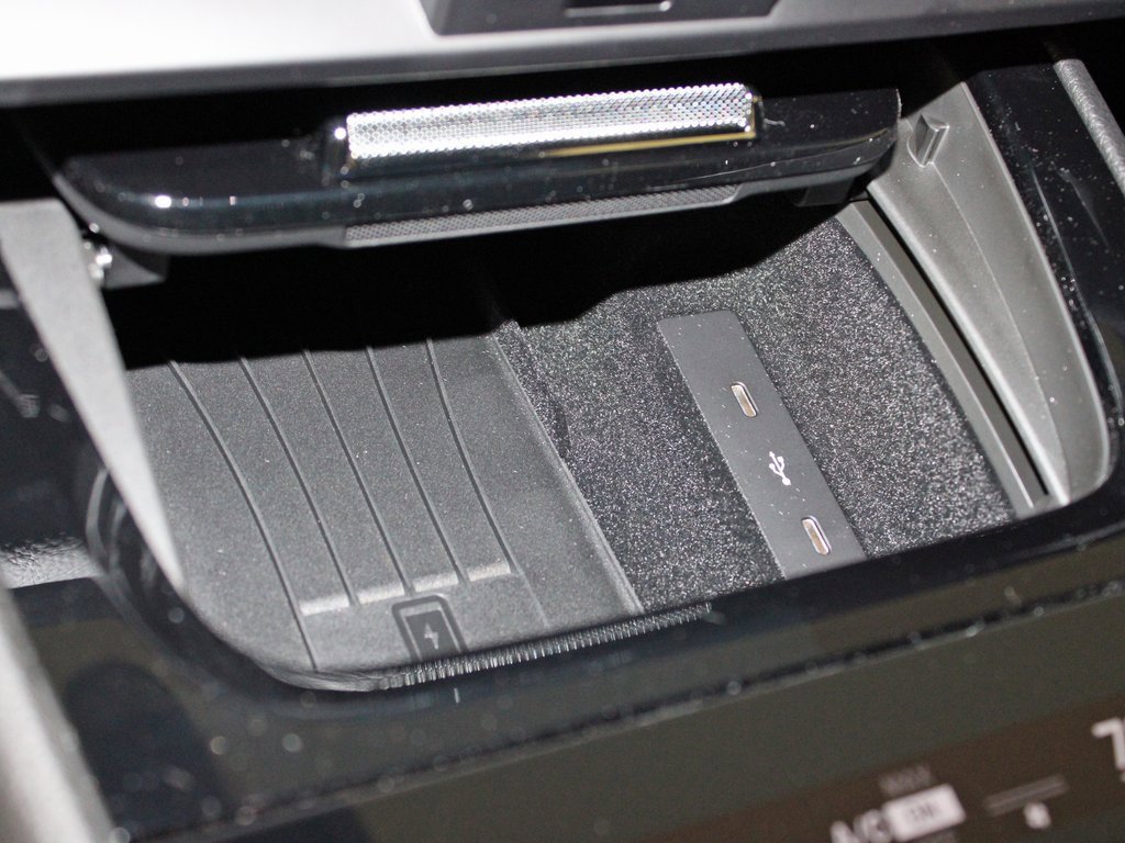 Used 2025 Porsche Cayenne image 30