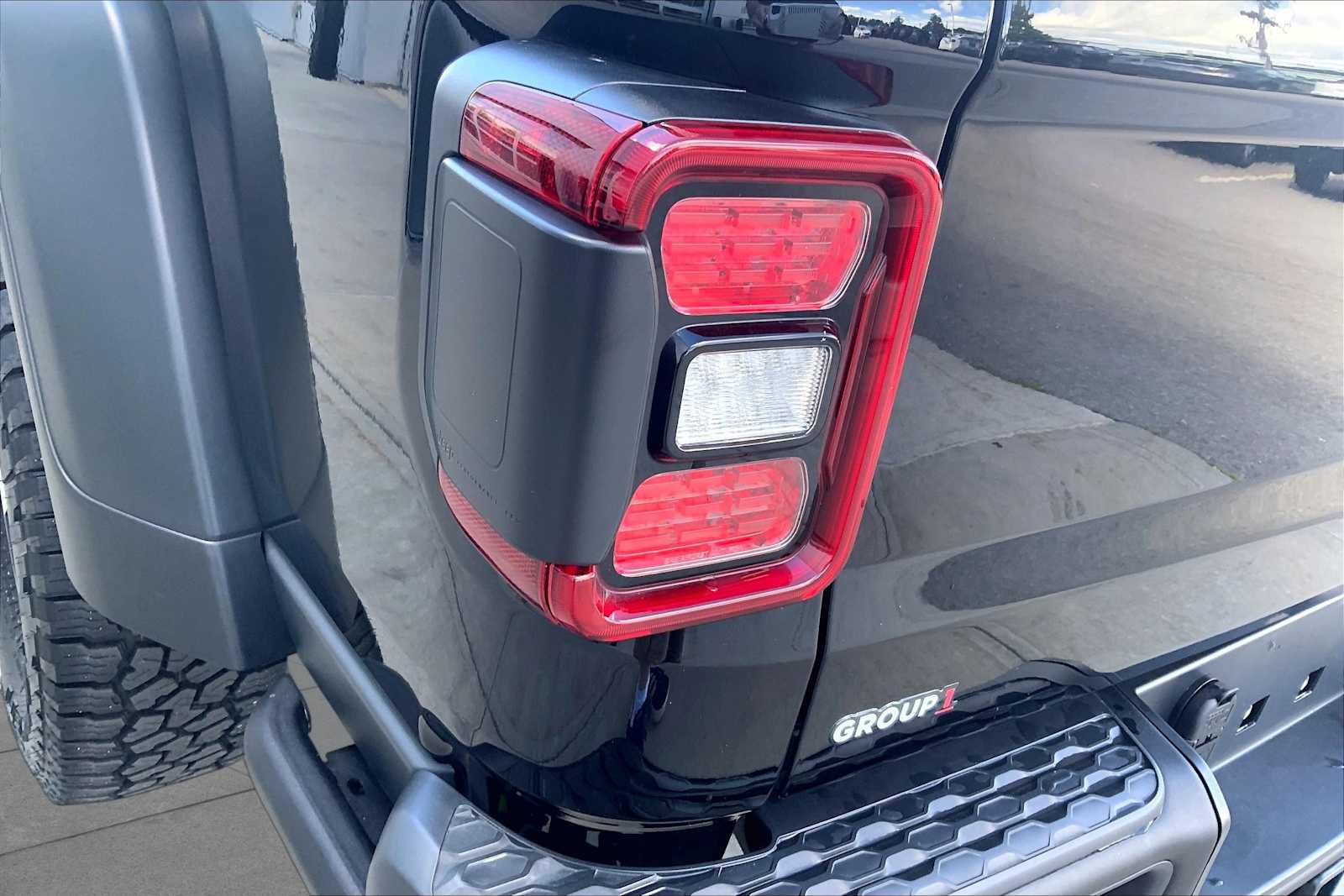Used 2025 Jeep Gladiator Rubicon w/ Convenience Group AWD/4WD image 28